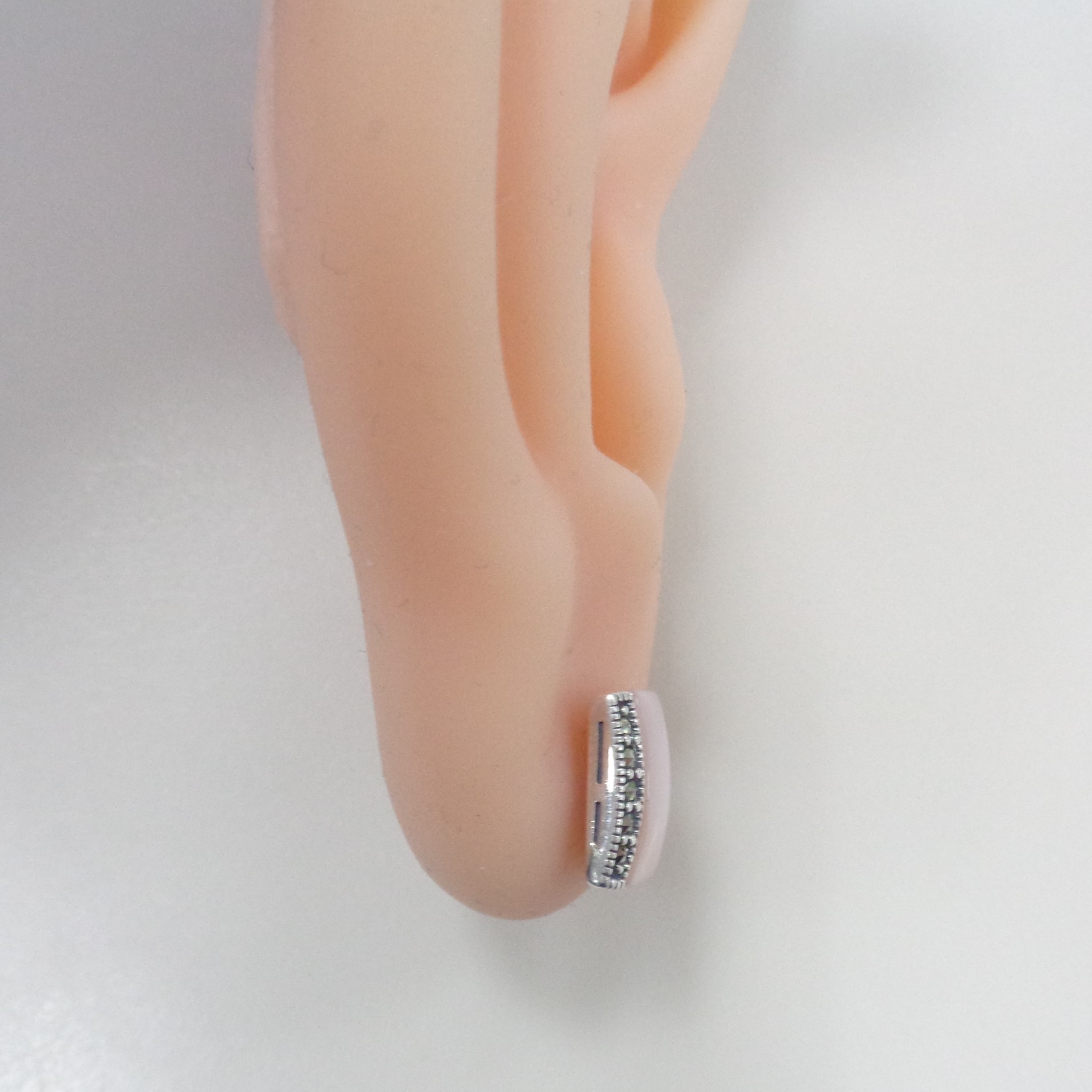 Серебряные серьги-пусеты с розовым перламутром